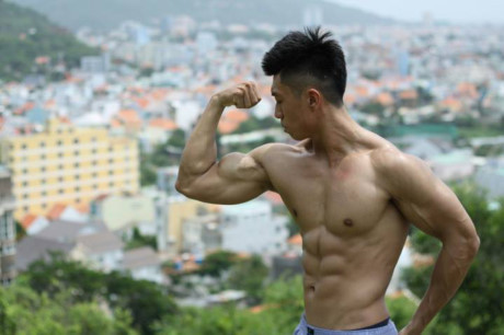 9X sở hữu cơ bụng 6 múi sau khi tăng 22 kg - Ảnh 2 9X so huu co bung 6 mui sau khi tang 22 kg - Anh 2