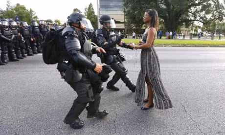 10 buc anh gay chan dong the gioi nam 2016 - Anh 6