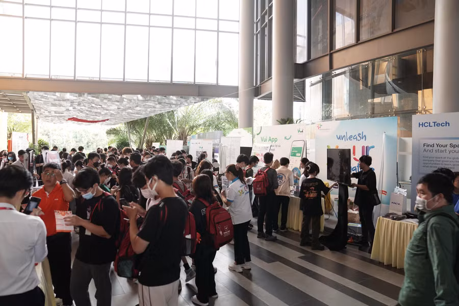 Sự kiện được tổ chức trong khuôn viên trường Đại học Văn Lang và tham gia hoàn toàn miễn phí.