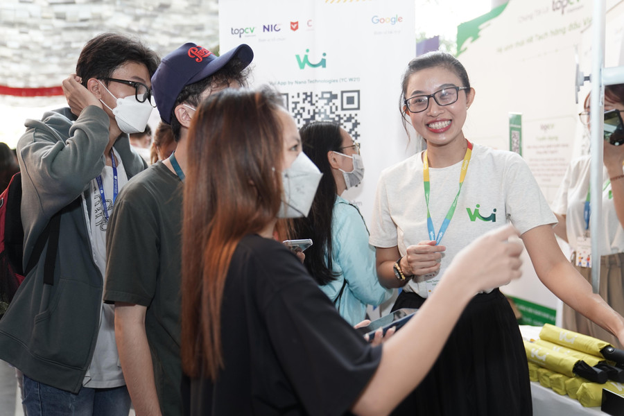 Trong một ngày tổ chức, sự kiện đã thu hút hơn 1,700 người tham dự trực tiếp, đánh dấu hoạt động đầu tiên thuộc chương trình thực tập dành cho các học viên của Chương trình phát triển nhân tài Số. Trong một ngày tổ chức, sự kiện đã thu hút hơn 1,700 người tham dự trực tiếp, đánh dấu hoạt động đầu tiên thuộc chương trình thực tập dành cho các học viên của Chương trình phát triển nhân tài Số.