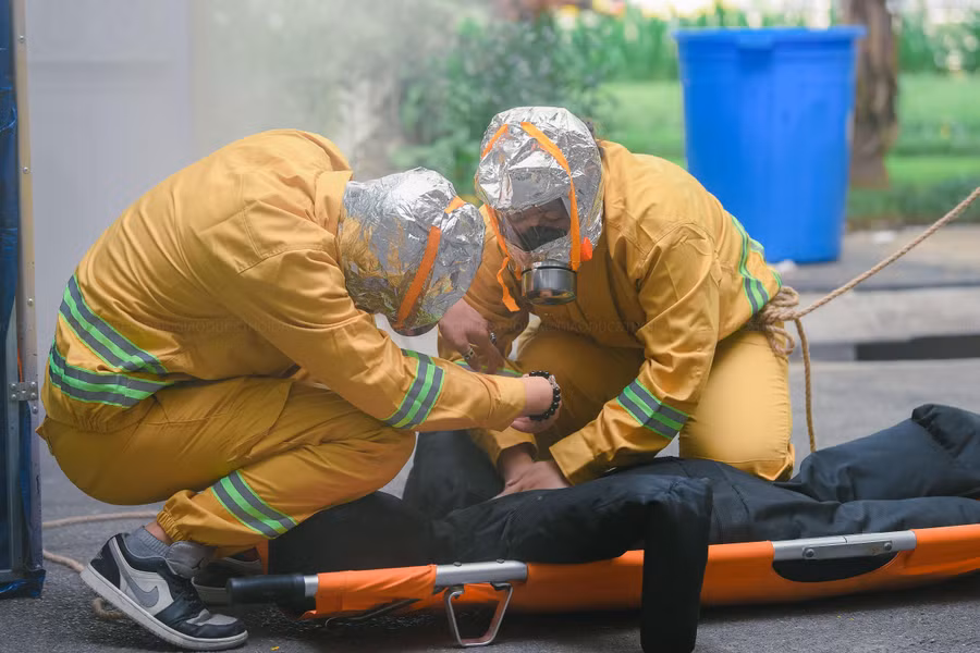 Thực hành cứu người bị nạn trong môi trường khói.