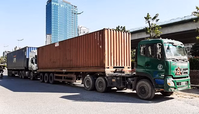 Xe ôtô thuốc bắc bị cơ quan chức năng thu giữ. Ảnh: CAND.