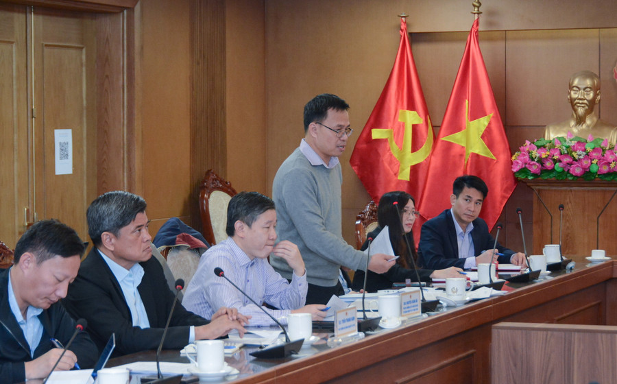 Đại diện Bộ Nông nghiệp và Phát triển Nông thôn trao đổi về một số đề xuất cần được tháo gỡ.