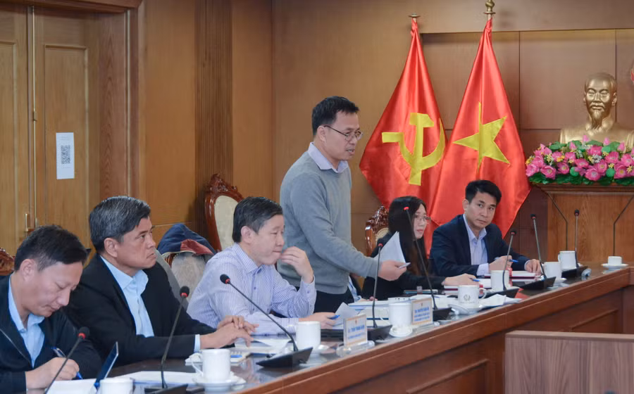 Đại diện Bộ Nông nghiệp và Phát triển Nông thôn trao đổi về một số đề xuất cần được tháo gỡ.