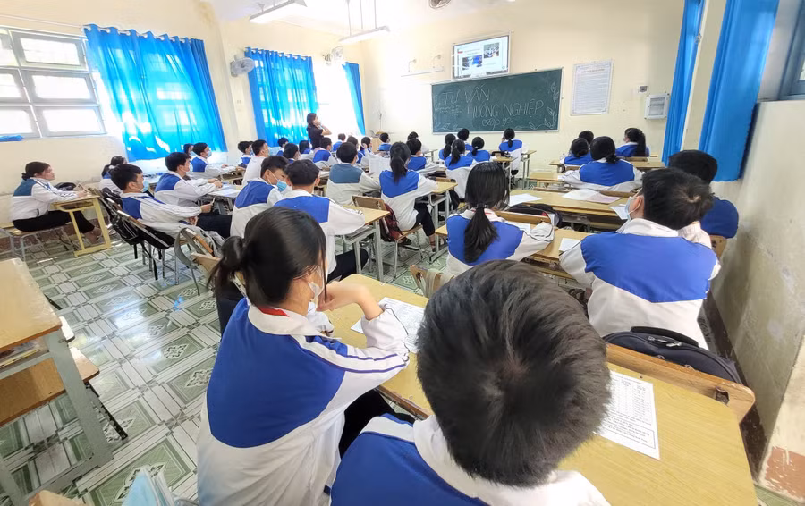 Học sinh Trường THCS Nguyễn Huệ tham gia tiết tư vấn hướng nghiệp.