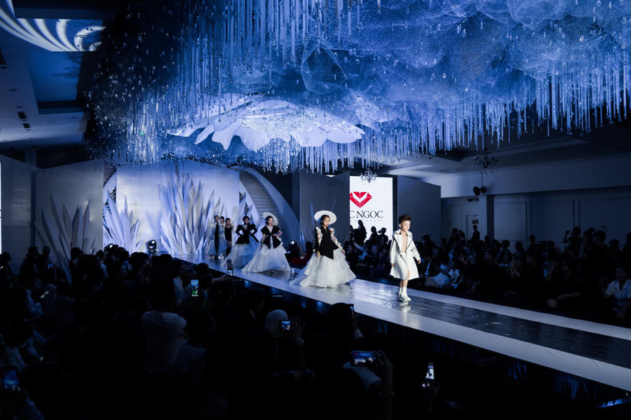 Trình diễn thời trang tại Lễ công bố Trình diễn thời trang tại Lễ công bố