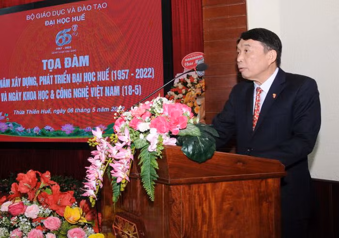 PGS.TS Nguyễn Quang Linh phát biểu.
