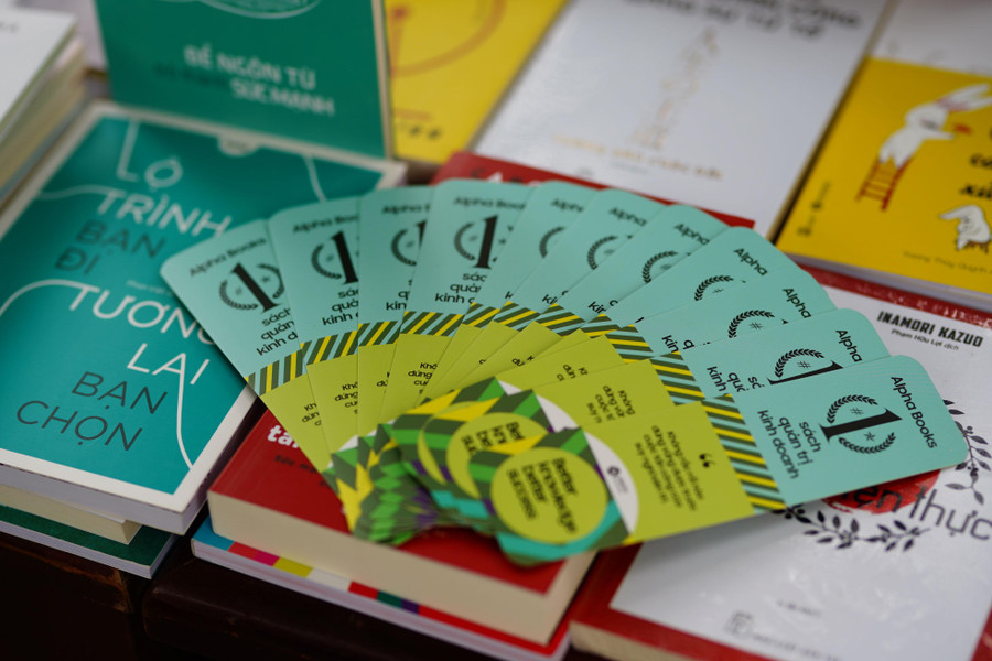 Gian hàng sách - nơi &apos; tâm hồn thích đọc, thích viết&apos; không thể bỏ lỡ.