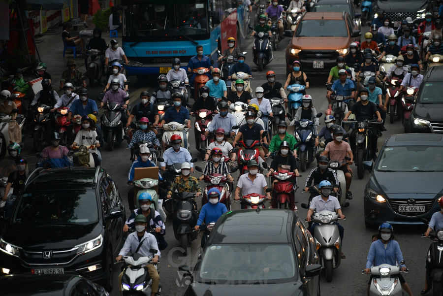 Hà Nội: Mọi nẻo đường kẹt cứng trước kỳ nghỉ lễ 30/4-1/5 ảnh 14