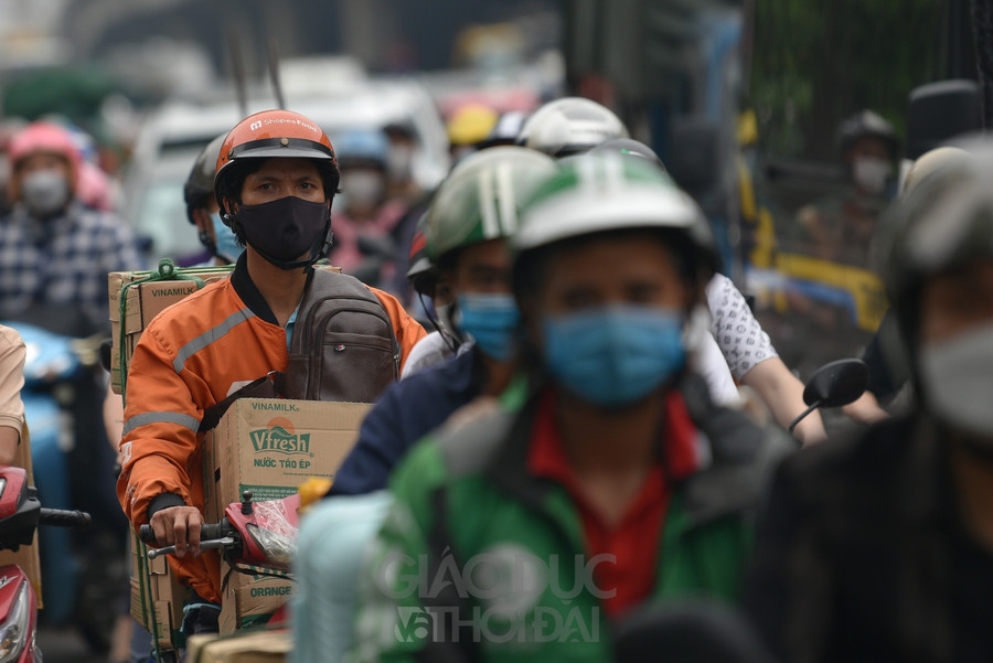 Hà Nội: Mọi nẻo đường kẹt cứng trước kỳ nghỉ lễ 30/4-1/5 ảnh 4