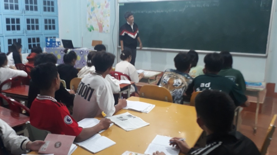 Trường học lên danh sách giáo viên ôn tập theo từng môn học để hướng dẫn học sinh một cách chi tiết, cụ thể.