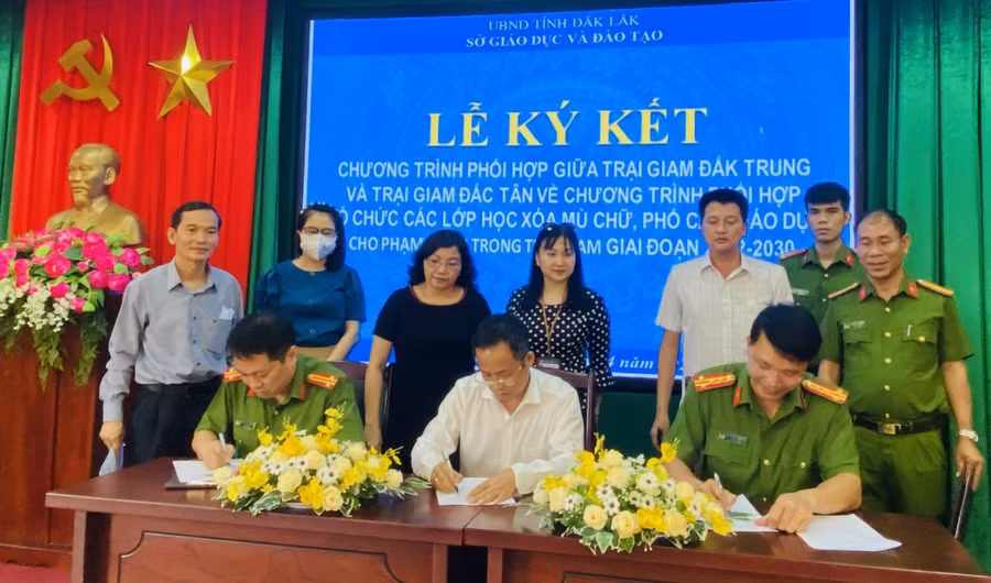 Các bên ký kết chương trình phối hợp.