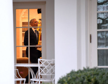 Chum anh: Ong Donald Trump trong ngay dau tien tro thanh Tong thong - Anh 5