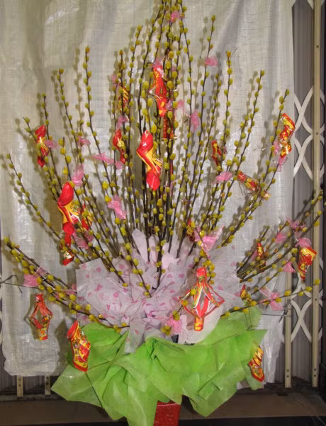 Cam hoa Tet: Cach cam nu tam xuan dep ngay Tet - Anh 3