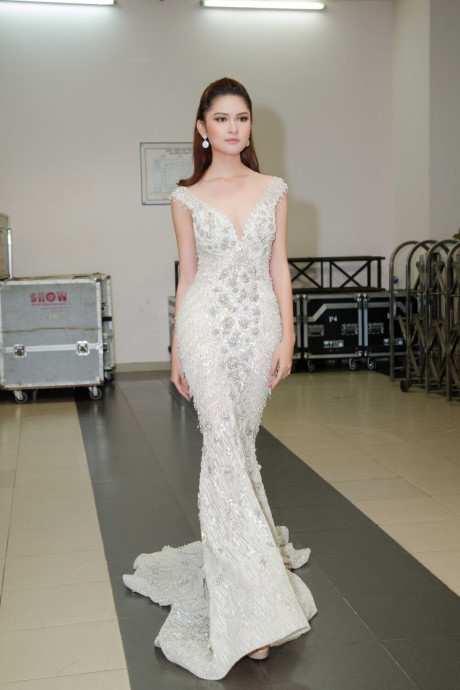 Hai nàng Á hậu Việt Nam cùng nhau làm náo loạn sàn catwalk - Ảnh 5 Hai nang A hau Viet Nam cung nhau lam nao loan san catwalk - Anh 5