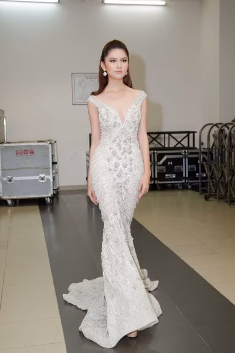 Hai nang A hau Viet Nam cung nhau lam nao loan san catwalk - Anh 5