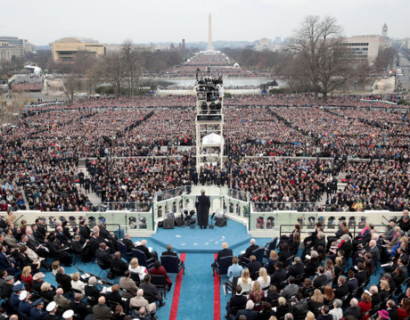 Chum anh: Ong Donald Trump trong ngay dau tien tro thanh Tong thong - Anh 13