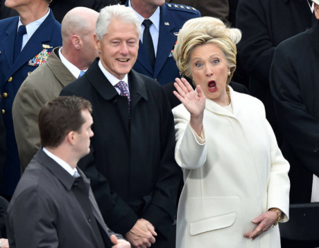 Chum anh: Ong Donald Trump trong ngay dau tien tro thanh Tong thong - Anh 9