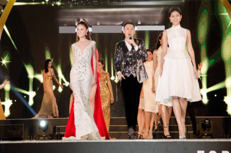 Hai nàng Á hậu Việt Nam cùng nhau làm náo loạn sàn catwalk - Ảnh 7 Hai nang A hau Viet Nam cung nhau lam nao loan san catwalk - Anh 7
