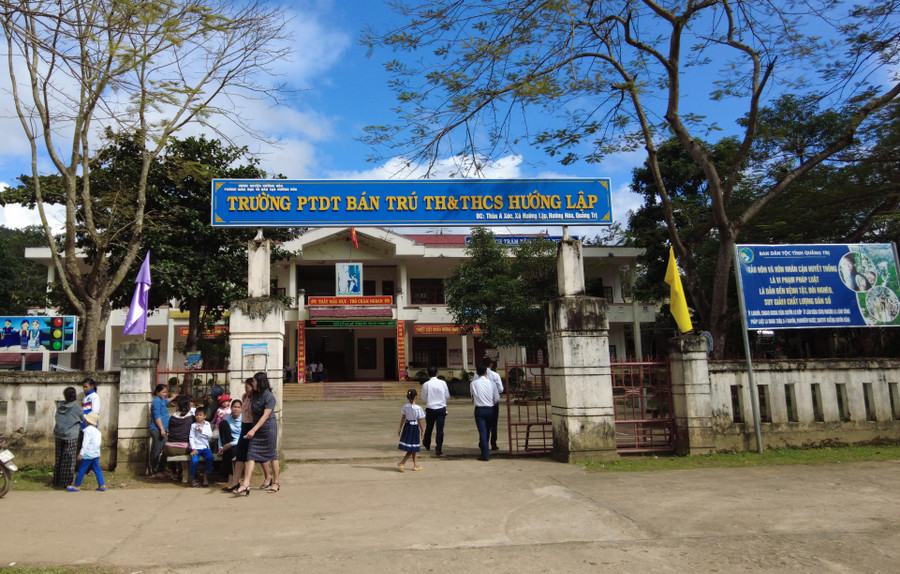 Trường phổ thông Dân tộc bán trú TH&THCS Hướng Lập, thuộc xã biên giới của huyện Hướng Hóa. Trường phổ thông Dân tộc bán trú TH&THCS Hướng Lập, thuộc xã biên giới của huyện Hướng Hóa.