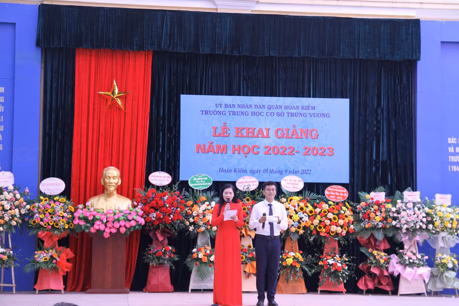 Lễ khai giảng năm học mới 2022 - 2023 tại Trường THCS Trưng Vương.