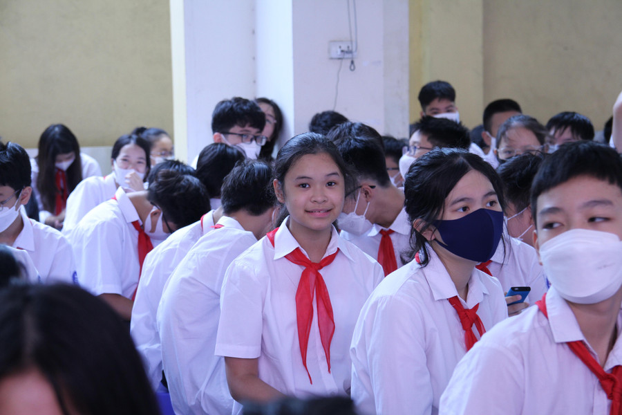 Em Hoàng Thuỳ Dung gửi lời chúc may mắn, hạnh phúc đến các thầy cô giáo trong Lễ khai giảng năm học 2022 - 2023. Em Hoàng Thuỳ Dung gửi lời chúc may mắn, hạnh phúc đến các thầy cô giáo trong Lễ khai giảng năm học 2022 - 2023.