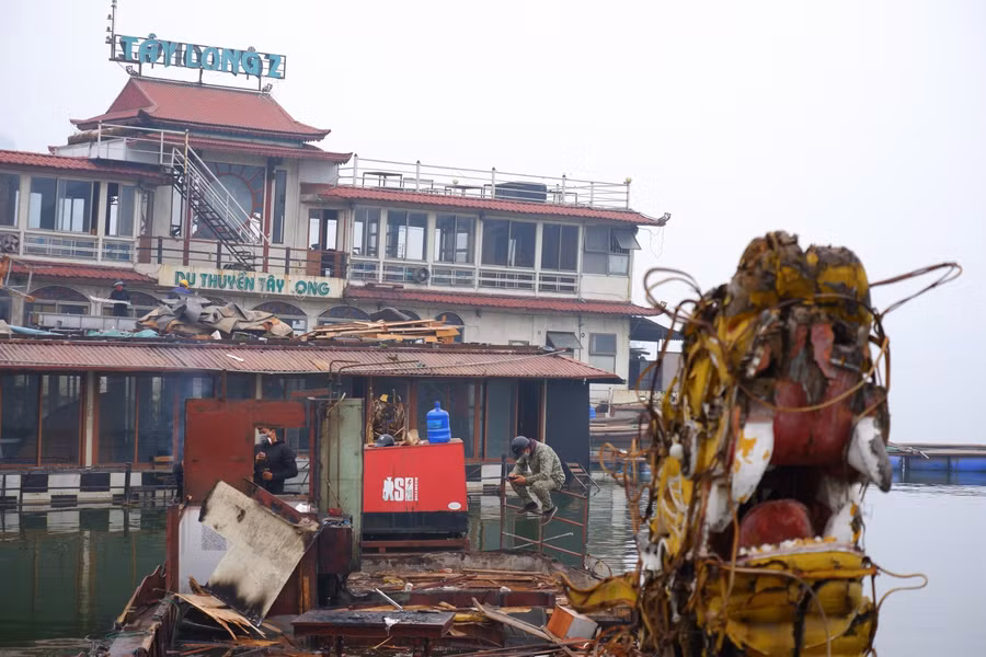 Trước khi bị phá dỡ vào hôm nay, các nhà hàng, du thuyền đã trông vô cùng hoang phế.