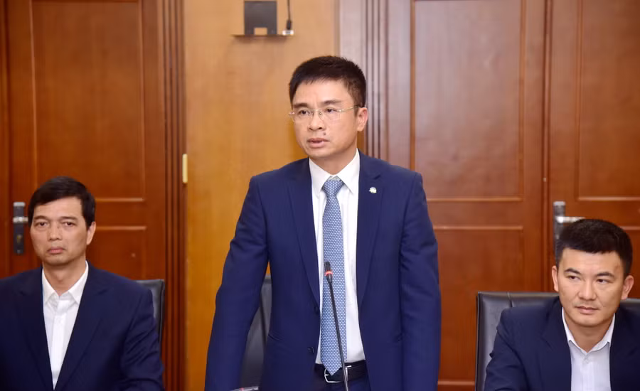 Ông Nguyễn Chiến Thắng - Phó Tổng Giám đốc, Tổng Công ty Hàng không Việt Nam Chủ tịch Hội đồng thành viên VAECO trao đổi tại lễ ký kết - chiều 5/3.