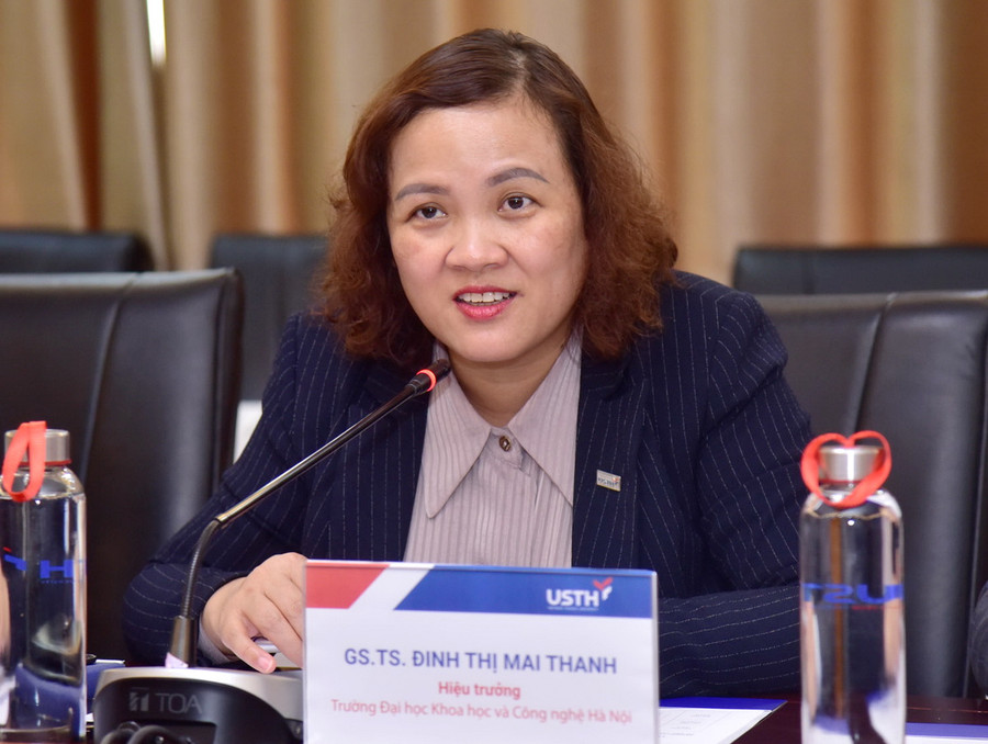GS.TS Đinh Thị Mai Thanh - Hiệu trưởng Trường ĐH Khoa học và Công nghệ Hà Nội chia sẻ tại buổi lễ ký kết - chiều 5/3. GS.TS Đinh Thị Mai Thanh - Hiệu trưởng Trường ĐH Khoa học và Công nghệ Hà Nội chia sẻ tại buổi lễ ký kết - chiều 5/3.