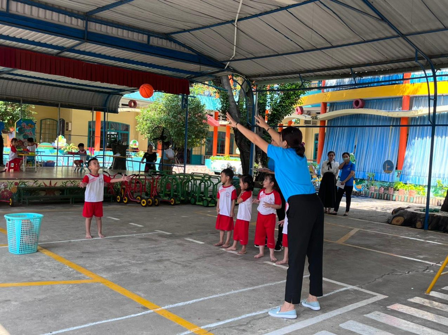 Hoạt động thử nghiệm Bộ chuẩn mới tại các địa phương để đánh giá tính xác thực của các chuẩn, chỉ số phù hợp với trẻ em 5 tuổi. Hoạt động thử nghiệm Bộ chuẩn mới tại các địa phương để đánh giá tính xác thực của các chuẩn, chỉ số phù hợp với trẻ em 5 tuổi.