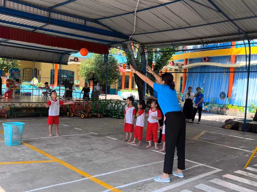 Hoạt động thử nghiệm Bộ chuẩn mới tại các địa phương để đánh giá tính xác thực của các chuẩn, chỉ số phù hợp với trẻ em 5 tuổi.