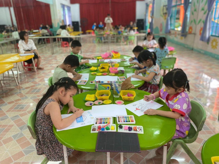 Việc triển khai sẽ có tác động trực tiếp trong việc nâng cao nhận thức của cán bộ, giáo viên, trách nhiệm của cha mẹ trẻ. Việc triển khai sẽ có tác động trực tiếp trong việc nâng cao nhận thức của cán bộ, giáo viên, trách nhiệm của cha mẹ trẻ.