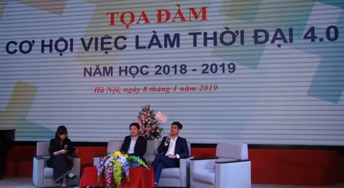 Ngày hội còn tổ chức Tọa đàm giúp sinh viên có thêm thông tin, kỹ năng tìm kiếm việc làm và tự tạo việc làm cho bản thân.