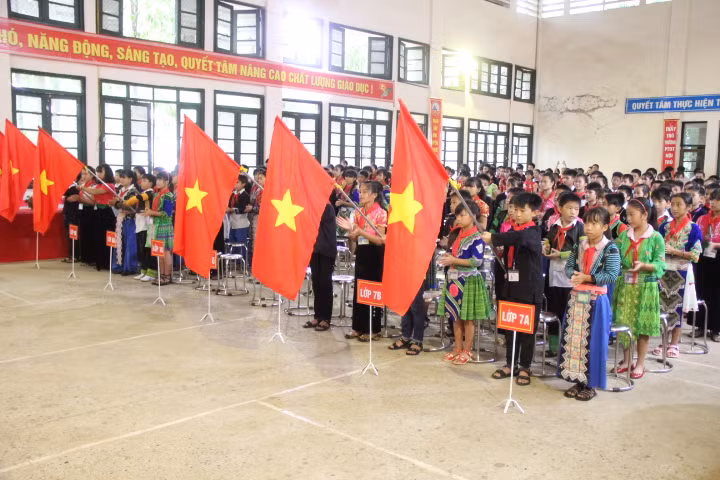 Học sinh Trường Phổ thông dân tộc nội trú THCS&THPT Mường La trong Ngày khai giảng năm học mới 2017 - 2018