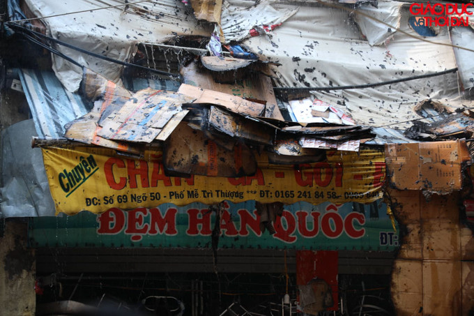 Đến thời điểm hiện tại, lực lượcngPCCC vẫn đang phun nước để dập nguội. Đến thời điểm hiện tại, lực lượcngPCCC vẫn đang phun nước để dập nguội.