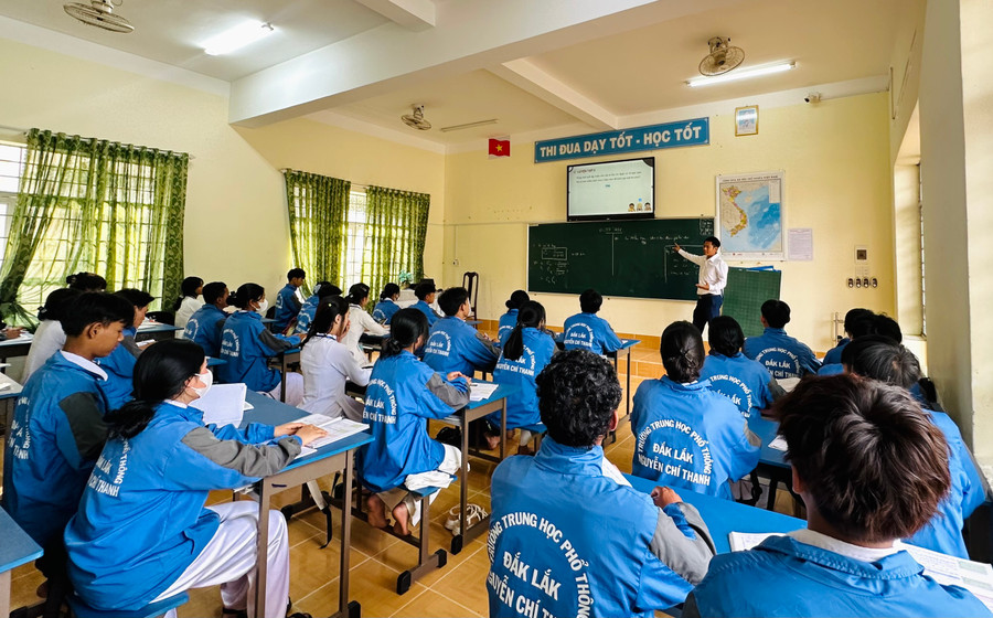 Thầy và trò Trường THPT Nguyễn Chí Thanh ổn định nền nếp dạy học sau Tết Nguyên đán. (Ảnh: TT) Thầy và trò Trường THPT Nguyễn Chí Thanh ổn định nền nếp dạy học sau Tết Nguyên đán. (Ảnh: TT)