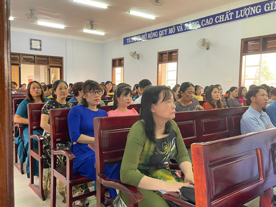 77 nhà giáo là những người xuất sắc nhất tham gia Hội thi giáo viên dạy giỏi. 77 nhà giáo là những người xuất sắc nhất tham gia Hội thi giáo viên dạy giỏi.