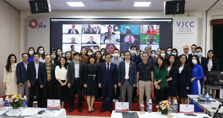 Câu lạc bộ Điều hành cao cấp - EMBA, sân chơi trí tuệ của các giảng viên, học viên.