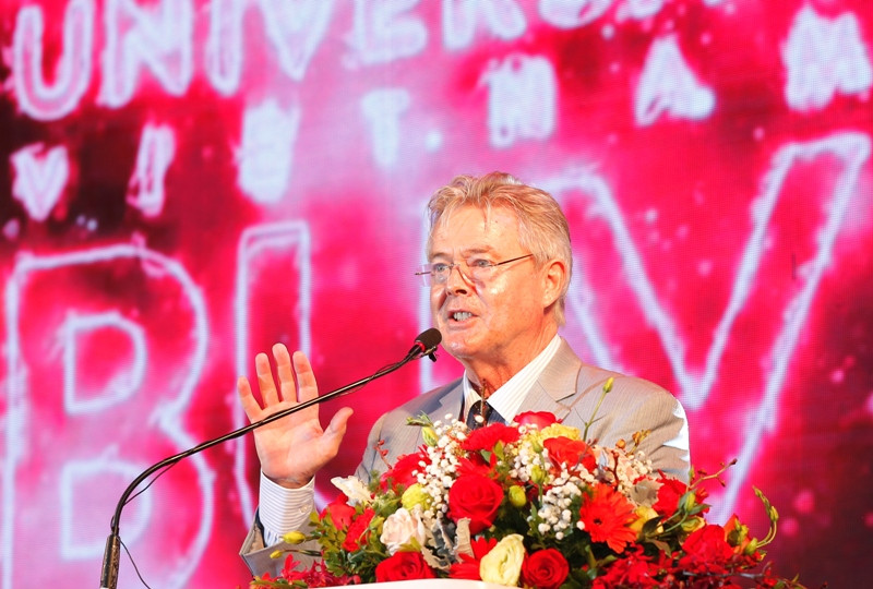 GS.TS. Raymond Gordon, Hiệu trưởng BUV phát biểu khai mạc GS.TS. Raymond Gordon, Hiệu trưởng BUV phát biểu khai mạc