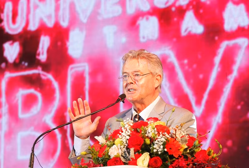 GS.TS. Raymond Gordon, Hiệu trưởng BUV phát biểu khai mạc