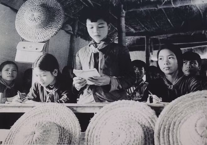 Lớp học thời chiến. Ảnh: Tư liệu