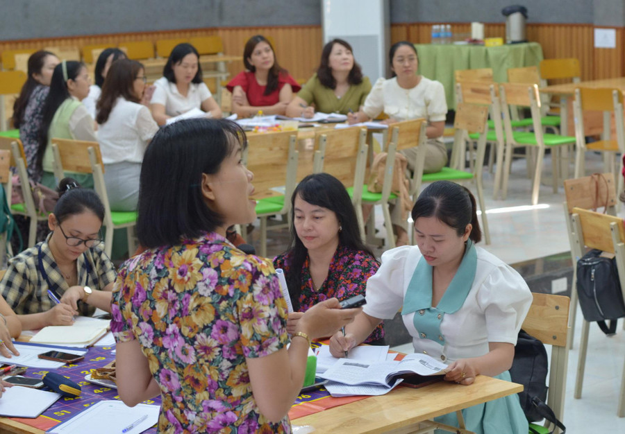 Khóa tập huấn, bồi dưỡng giáo viên, cán bộ quản lý cốt cán mầm non dựa trên tiếp cận mới về chức năng và nhiệm vụ của đội ngũ cốt cán khu vực miền Bắc và miền Trung đã để lại ấn tượng tốt đẹp. Khóa tập huấn, bồi dưỡng giáo viên, cán bộ quản lý cốt cán mầm non dựa trên tiếp cận mới về chức năng và nhiệm vụ của đội ngũ cốt cán khu vực miền Bắc và miền Trung đã để lại ấn tượng tốt đẹp.