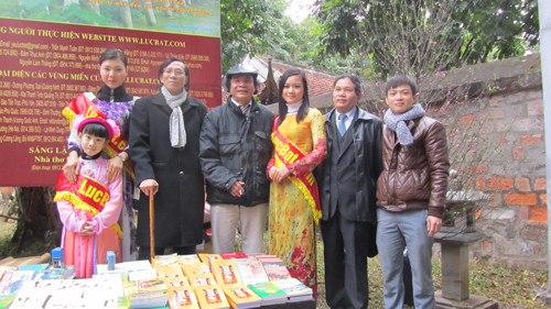 Trái qua: Bé Bống, Minh Tâm, Nhà thơ Nguyễn Trọng Tạo, Đặng Cương Lăng, Lãng Tử Đạt Ma và 2 SV ĐH Sân khấu Điện ảnh