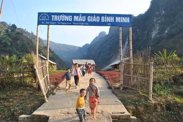Học sinh vùng cao sau những ngày nghỉ Tết