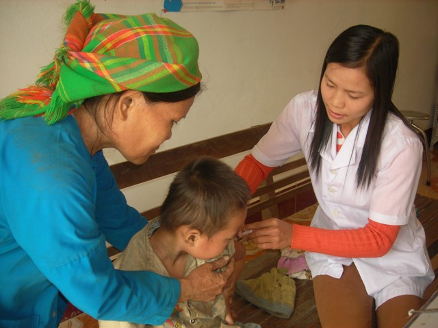 Giúp việc bảo quản vaccine, chăm sóc sức khỏe bà con nhân dân tốt hơn