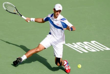 Federer và Djokovic thẳng tiến vào tứ kết Dubai Championships