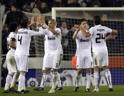 Vượt qua Espanyol, Real thu hẹp khoảng cách với Barca