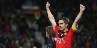 Gary Neville quyết định treo giầy