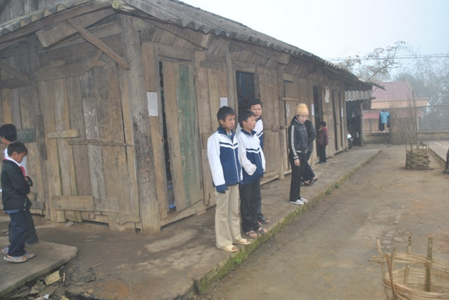 Các em học sinh bán trú trường THCS Tỏa Tình