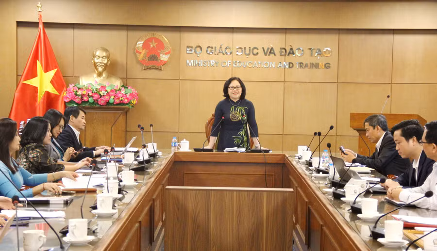  Thứ trưởng Bộ GD&ĐT Ngô Thị Minh chủ trì hội nghị